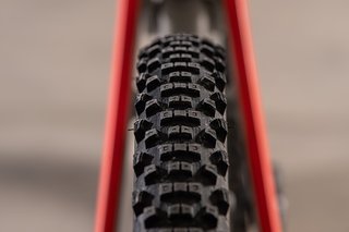 Interessant: Im Gegensatz zu vielen anderen Reifen-Herstellern verwendet Pirelli keinen Dual Compound, sondern einen Single Compound Interessant: Im Gegensatz zu vielen anderen Reifen-Herstellern verwendet Pirelli keinen Dual Compound, sondern einen Single Compound