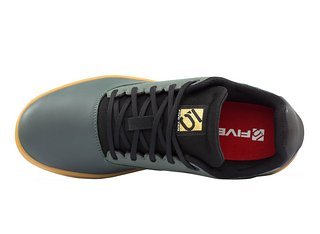 Five Ten spendiert gleich zwei paar Schuhe