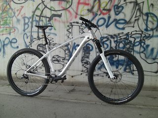 Wir wünschen viel Spaß mit dem etwas anderen Enduro-Hardtail Wir wünschen viel Spaß mit dem etwas anderen Enduro-Hardtail