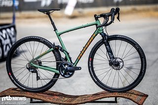 Hatten wir euch bereits vor Kurzem in den News vorgestellt – das Niner MCR 9 RDO ist ein vollgefedertes Gravelbike, das noch in diesem Jahr in Serie gehen soll