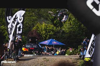 Die Kunst beim Whip-Contest der Dirt Masters ist es, die Fahrer irgendwie freizustellen – und im besten Fall hat man staunende Gesichter mit drauf.