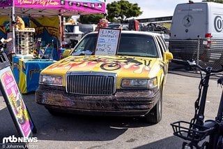 Ein Auto zum Abschluss - die fette Oldschool-Limo gab es am Stand von Pit Viper zu gewinnen.