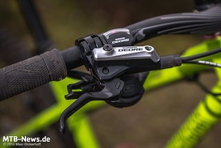Der Shimano Deore Schalthebel kann auch per I-Spec direkt am Shimano oder Hope Bremshebel montiert werden. Der Shimano Deore Schalthebel kann auch per I-Spec direkt am Shimano oder Hope Bremshebel montiert werden.