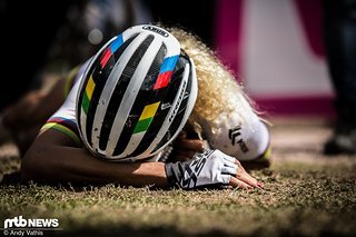 Kann sie die Regenbogenfarben für sich behaupten? Jolanda Neff möchte ihrer bisher starke Saison die Krone aufsetzen Kann sie die Regenbogenfarben für sich behaupten? Jolanda Neff möchte ihrer bisher starke Saison die Krone aufsetzen