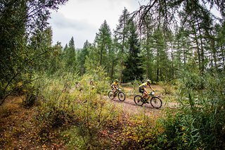 Der ersehnte Etappenerfolg ist da! Matthias Stirnemann und Andri Frischknecht siegten in einem packenden Sprint-Duell gegen das Team USA