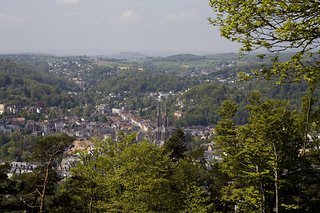 Gigantischer Weitblick aus der Nähe des Kaiser Wilhelm Turms (Spiegelslust) Gigantischer Weitblick aus der Nähe des Kaiser Wilhelm Turms (Spiegelslust)