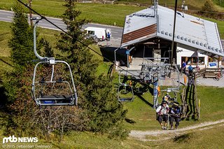 Mit der Doppelsesselbahn Mutzkopf lassen sich insgesamt vier verschiedene Trails erreichen Mit der Doppelsesselbahn Mutzkopf lassen sich insgesamt vier verschiedene Trails erreichen