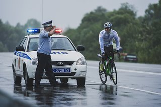 Wenn ein Radfahrer zum Highlight einer Woche oder eines Monats wird, steht auch die Polizei Spalier.