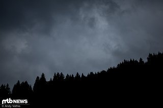 Die WM-Short Track Rennen wurden wettertechnisch von dunklen Wolken und einsetzenden Regenfällen bestimmt