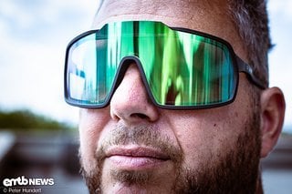 Out of zeigen auf der Eurobike 2022 mit der BOT eine elektronisch selbsttönende MTB-Brille