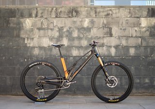 Zu Beginn bietet Unno das Trail-Bike in zwei Ausstattungsvarianten an. Zu Beginn bietet Unno das Trail-Bike in zwei Ausstattungsvarianten an.