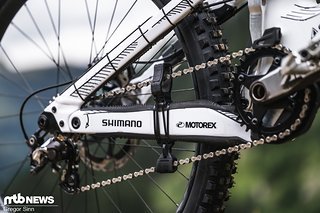 Kein Ochain oder Rimpact Chain Damper, dafür eine untere Kettenführung.