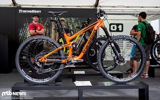 Das Patrol kommt mit 27.5"-Laufrädern und einem Heckfederweg von 155mm. Gut pedalierbar, aber auch für jegliches Terrain gewappnet soll das Bike sein - dazu passt der 65er Lenkwinkel. Das Patrol kommt mit 27.5"-Laufrädern und einem Heckfederweg von 155mm. Gut pedalierbar, aber auch für jegliches Terrain gewappnet soll das Bike sein - dazu passt der 65er Lenkwinkel.
