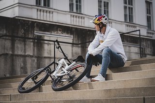 Jetzt hat er auch seine eigenen Schuh-Linie von Sponsor Crankbrothers.