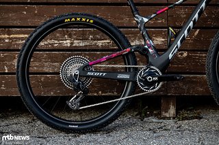 Angetrieben wird das Rad von Nino Schurter - wie soll es auch anders sein bei Teamsponsor SRAM - mit der neuen XX SL Transmission Schaltung von SRAM.