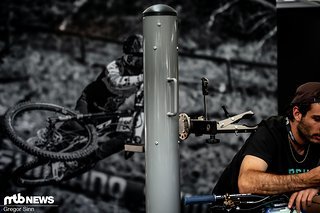 Die Zeiten ultra leichter Downhill-Bikes sind vorbei Die Zeiten ultra leichter Downhill-Bikes sind vorbei