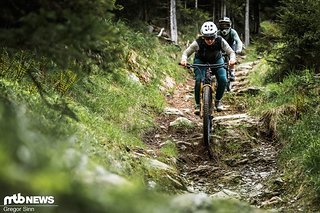 Im oberen Teil verläuft der Trail größtenteils entlang eines alten, sehr steinigen und ausgewaschenen Wanderwegs. Im oberen Teil verläuft der Trail größtenteils entlang eines alten, sehr steinigen und ausgewaschenen Wanderwegs.