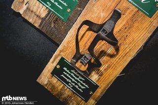 Gegenstück: Der Linksträger. die beiden Flaschenhalter wiegen 21 Gramm