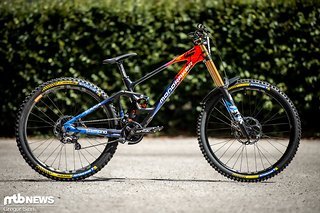 Das Mondraker Summum von Brook Macdonald weiß aufzufallen.