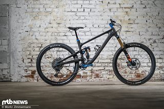 Das Hope HB.916 ein waschechtes Enduro Bike mit 170 / 160 mm Federweg Das Hope HB.916 ein waschechtes Enduro Bike mit 170 / 160 mm Federweg