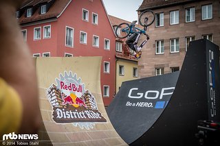 Peter Henke kopfüber im Open Loop