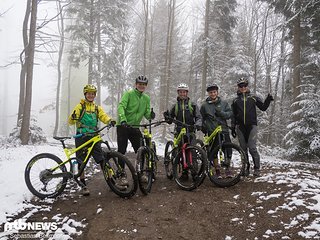 Fröhliche Gesichter auf dem Roßkopf am Start des Borderline Trails