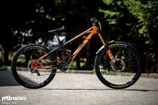 Auch David Trummer hat ein schickes Worlds-Bike spendiert bekommen.
