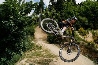 Der robuste Rahmen des Switchblade ist natürlich auch für den Bikepark freigegeben.