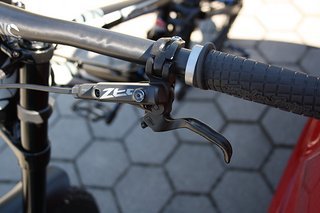 Shimano Zee Bremse mit selfmade Einstellrädchen für die Hebelweite