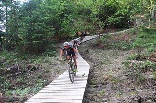 Lange Northshore-Sektionen geben dem Trailpark auch flowige Passagen. Lange Northshore-Sektionen geben dem Trailpark auch flowige Passagen.