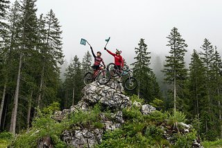 Das ist zwar nicht die Spitze des Mondes – aber eine Flagge tuts hier auch! Das ist zwar nicht die Spitze des Mondes – aber eine Flagge tuts hier auch!