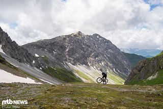 Auf dem Hauptertäli-Felsenweg erwartet uns grandioses Panorama Auf dem Hauptertäli-Felsenweg erwartet uns grandioses Panorama
