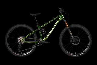 Das neue Norco Fluid FS rollt auf 29"-Laufrädern und verfügt über 140 mm Federweg an der Front sowie 130 mm am Heck.