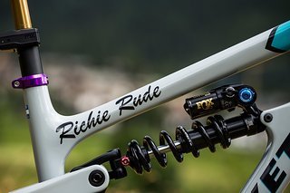Wie es sich für eine Team-Edition gehört, wird das Bike selbstredend auch im Wettkampf eingesetzt. Wie es sich für eine Team-Edition gehört, wird das Bike selbstredend auch im Wettkampf eingesetzt.
