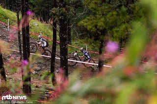 Die entscheidende Szene: 200 Meter vor dem Ziel muss Victor vom Bike, während Anton die letzte Rampe hochfahren kann. Der Neuseeländer bringt 5 Meter Vorsprung mit auf die Zielgerade!