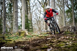 Auf flacheren Trails benötigt das Mega ordentlich Input des Fahrers, damit das Rad schnell bleibt Auf flacheren Trails benötigt das Mega ordentlich Input des Fahrers, damit das Rad schnell bleibt