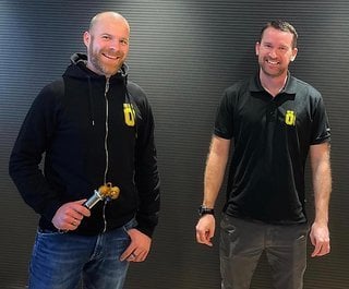 Christopher May (CEO MRC Trading, links) und Alex Boyle (MTB Product Sales Manager Öhlins) blicken erwartungsvoll auf die gemeinsame Zukunft.