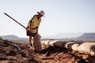 Vero Sandler stammt aus Neuseeland, ist jedoch seit Jahren in Wales ansässig und schaufelt dort ihre eigenen Sprünge.