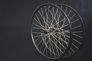 Bei den Felgen hat man die Wahl zwischen verschiedenen Carbon- und Aluminium-Produkten von Newmen, Duke und Bike Ahead