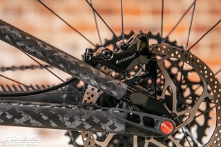 Am bei den Craft Bike Days ausgestellten CDuro gab es so einige interessante Bauteile zu bestaunen. Am bei den Craft Bike Days ausgestellten CDuro gab es so einige interessante Bauteile zu bestaunen.