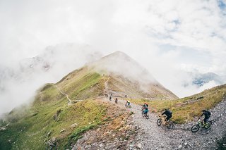 Im Ergebnis schaffen wir es in den vorhandenen 20 Minuten gerade so, um vor der anstürmenden Masse in den Trail einzustechen Im Ergebnis schaffen wir es in den vorhandenen 20 Minuten gerade so, um vor der anstürmenden Masse in den Trail einzustechen