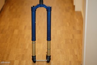 Viel exklusiver kann man sein Vorderrad wohl nicht federn Viel exklusiver kann man sein Vorderrad wohl nicht federn