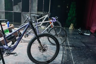 Bei Crossworx hat Raphaela Zugriff auf verschiedenste Bikes.