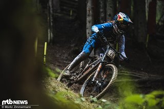 Wie man es von ihr kennt, war Gracey Hemstreet im oberen Teil eher zurückhaltend unterwegs, um es dann in den steilen, technischen Sektionen so richtig krachen zu lassen