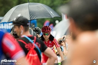 Annika Langvad war schon vor dem Start sehr fokussiert.