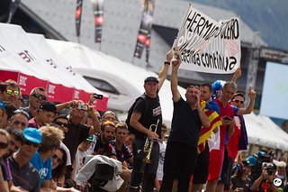 Die Fans feiern ihren Altmeister: Begeisterung pur beim Abschied von José Hermida Die Fans feiern ihren Altmeister: Begeisterung pur beim Abschied von José Hermida