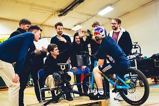 Gelungenes Video: Im November drehten Danny und seine Crew das Video zu „Gymnasium“ ab. Gelungenes Video: Im November drehten Danny und seine Crew das Video zu „Gymnasium“ ab.