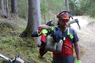 Makke ist einer der Trailbuilder in Südtirol und endlich wieder im Einsatz.