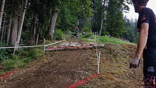 Training der XC Fahrer - Drop auf Red Line von unten Training der XC Fahrer - Drop auf Red Line von unten