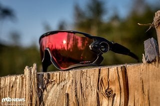 Die neue Oakley Jawbreaker verfügt über identische Rahmen-Technologien wie das alte Modell, aber über eine neue Glastechnologie – „Prizm Trail Torch“